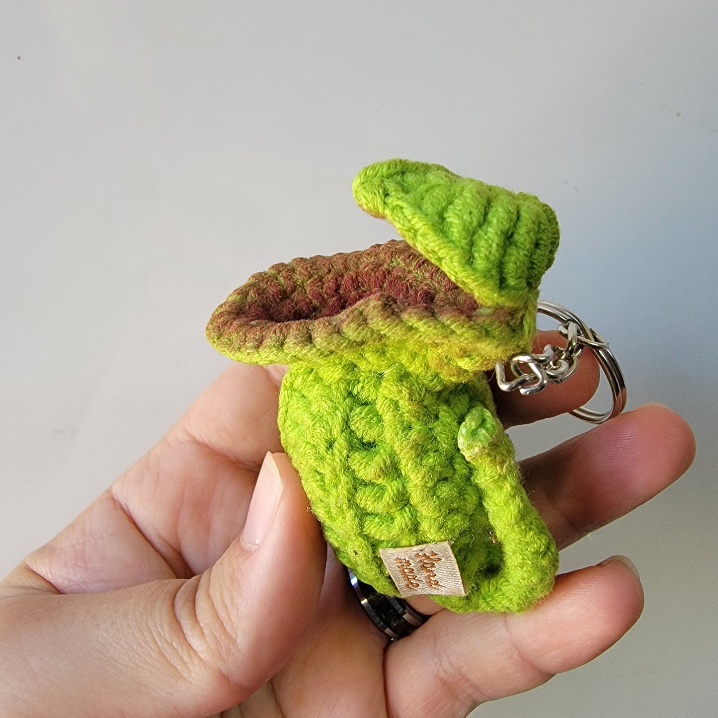 Nepenthes lowii crochet keychain