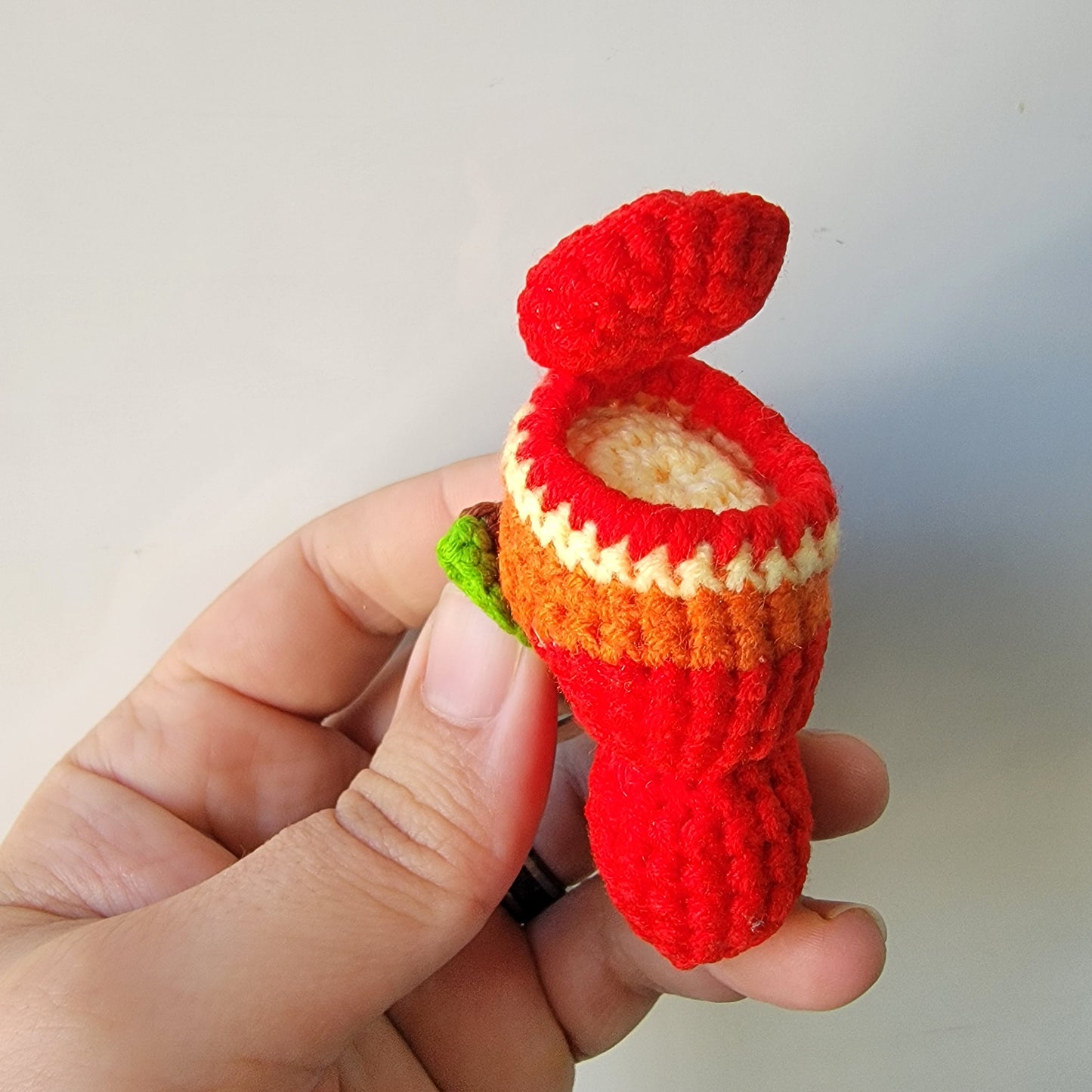 Nepenthes edwardsiana crochet keychain