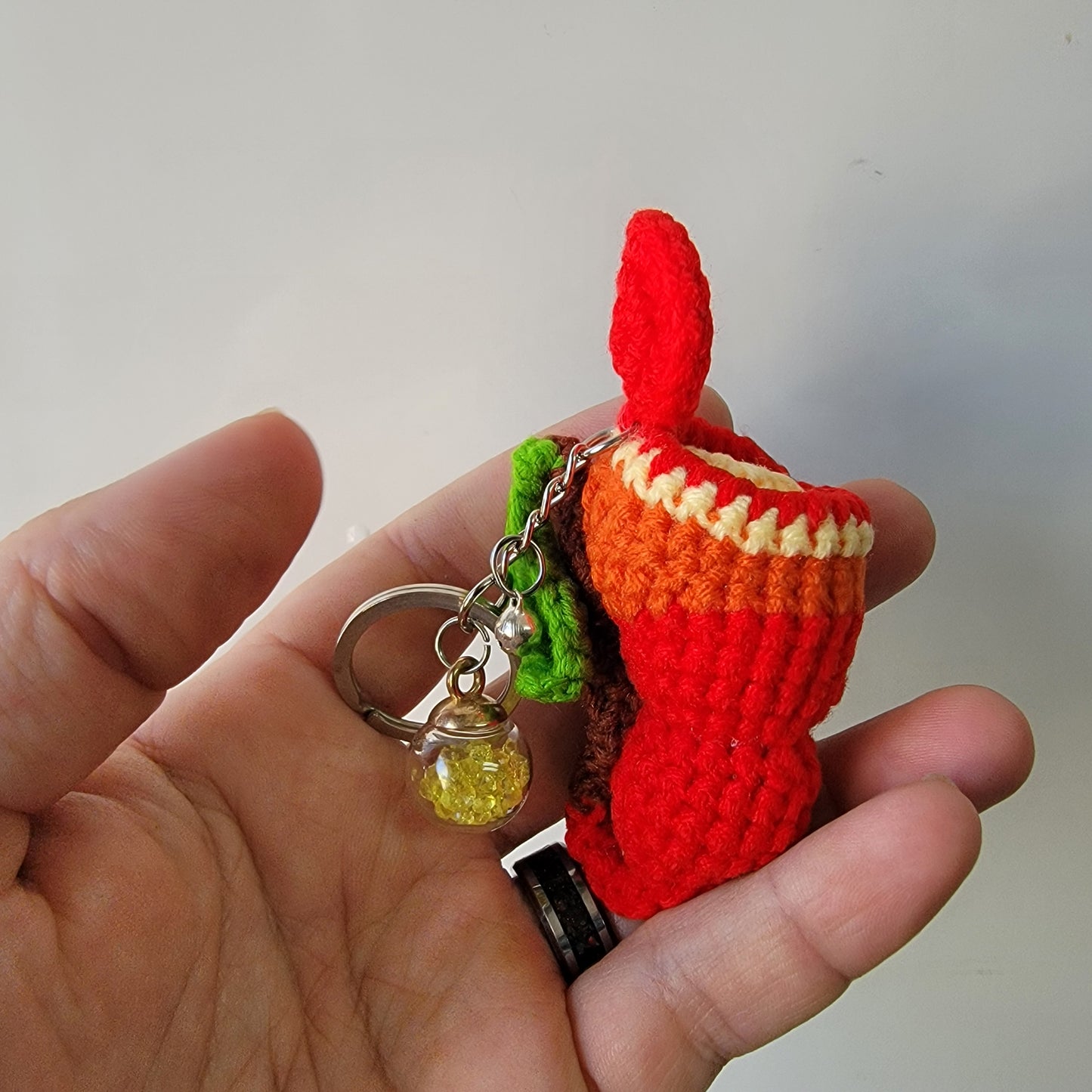 Nepenthes edwardsiana crochet keychain