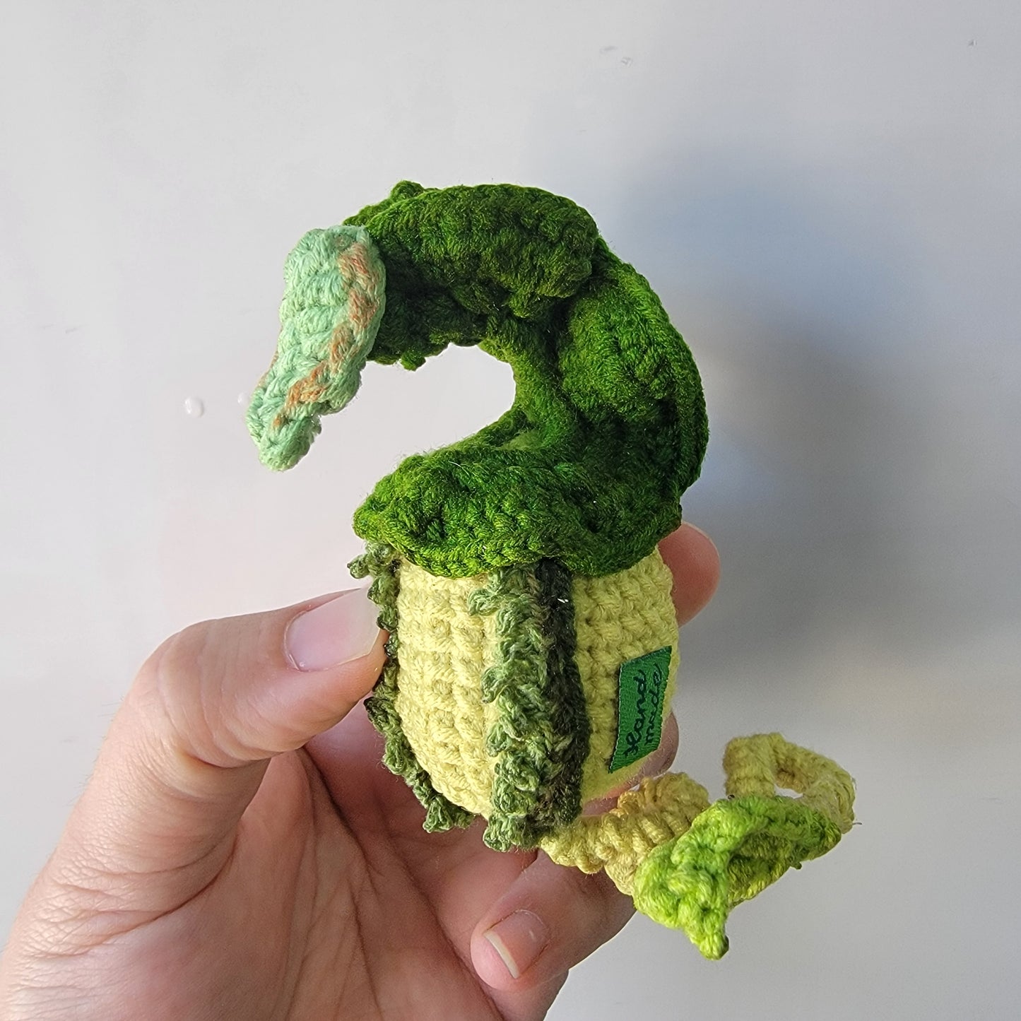 Nepenthes veitchii crochet keychain