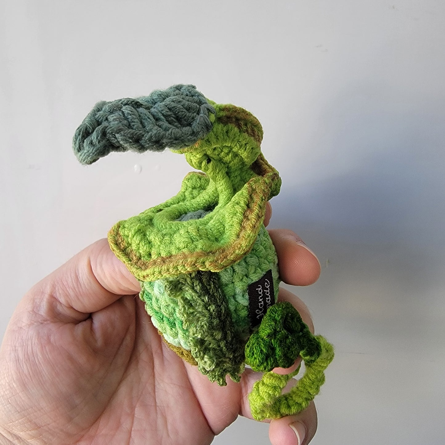 Nepenthes veitchii crochet keychain